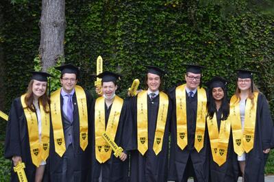 group photo graduation